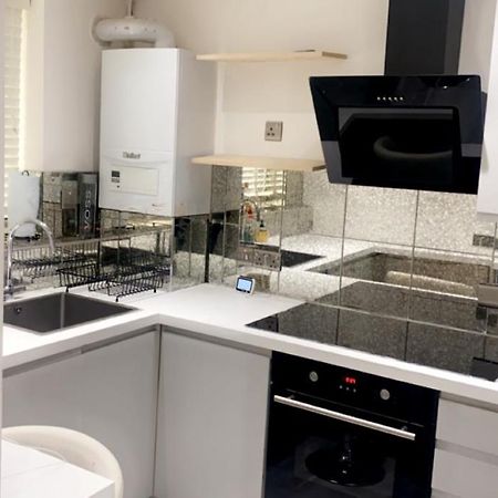 Luxurious High Spec 1 Bedroom Apartment In London エルサム エクステリア 写真
