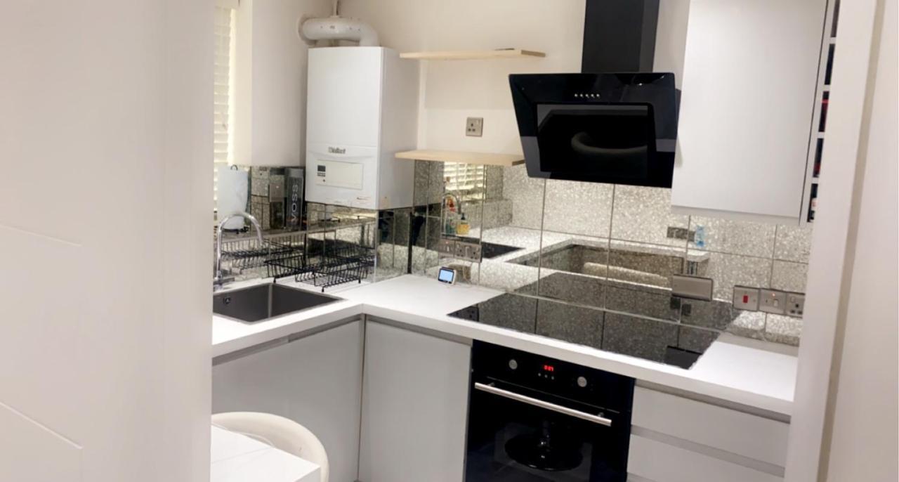 Luxurious High Spec 1 Bedroom Apartment In London エルサム エクステリア 写真